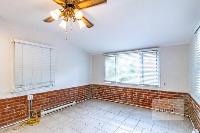 Building Photo - 326 Lincoln Ave