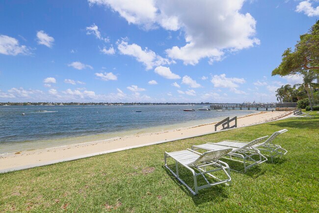 Building Photo - 5600 N Flagler Dr