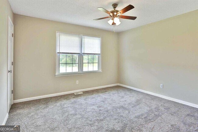 Building Photo - 180 Nectarine Dr