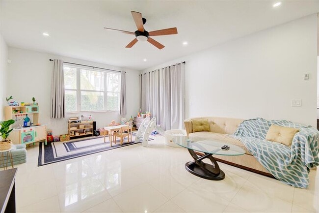 Building Photo - 724 NW 155th Terrace