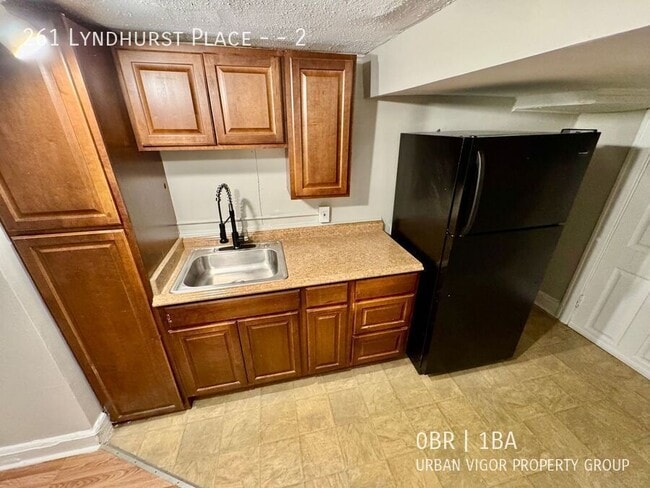 Building Photo - 261 Lyndhurst Pl