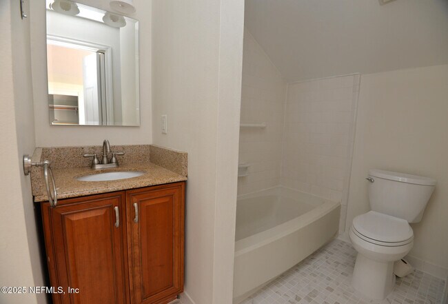 Building Photo - 1526 Palm Ave