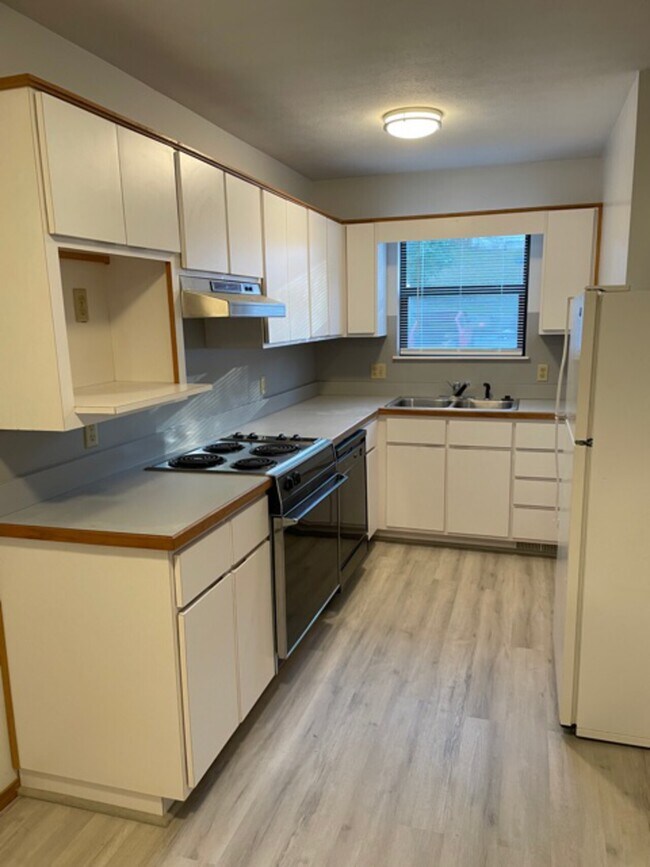 Building Photo - 400 block E Jackson