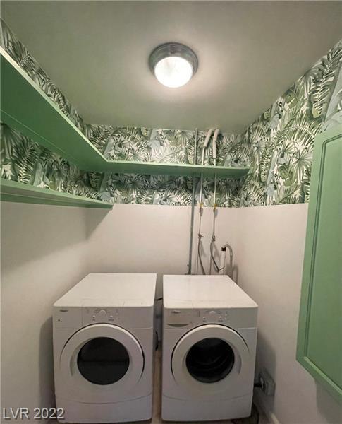 Building Photo - FULLY FURNISHED! & Recently renovated mid-term in downtown - close to arts district