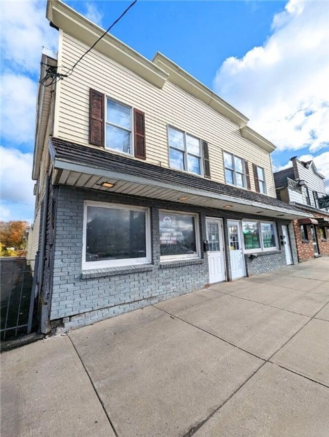Building Photo - 223-227 East Dominick