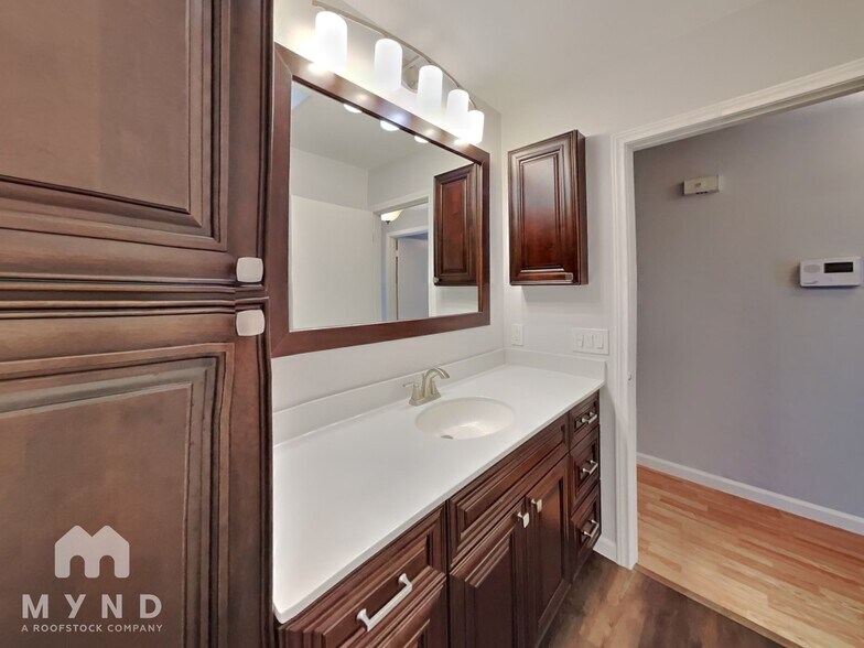 Building Photo - 5727 Bogart Dr