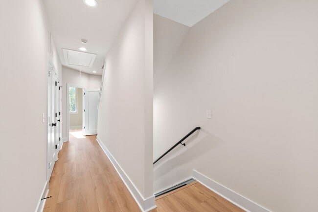 Building Photo - Modern, Move-In Ready Living in Plaza Midwood