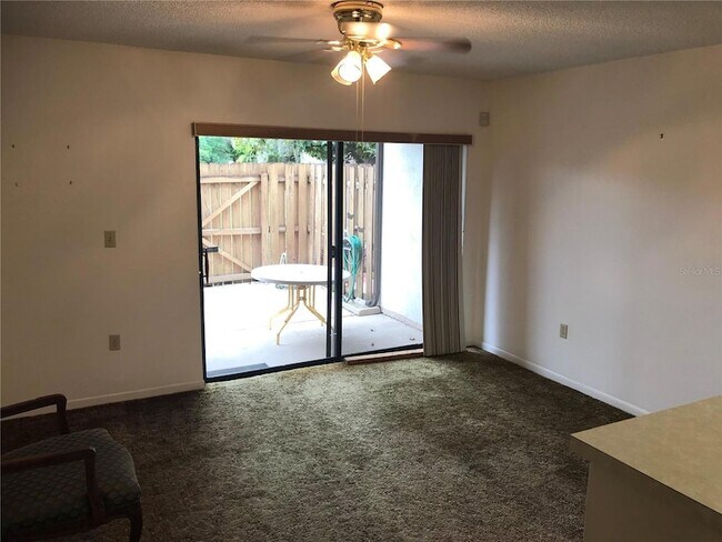 Building Photo - 2649 Surrey Ct