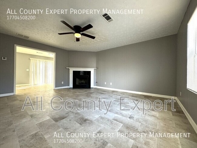 Building Photo - 3232 Sentinel Cir