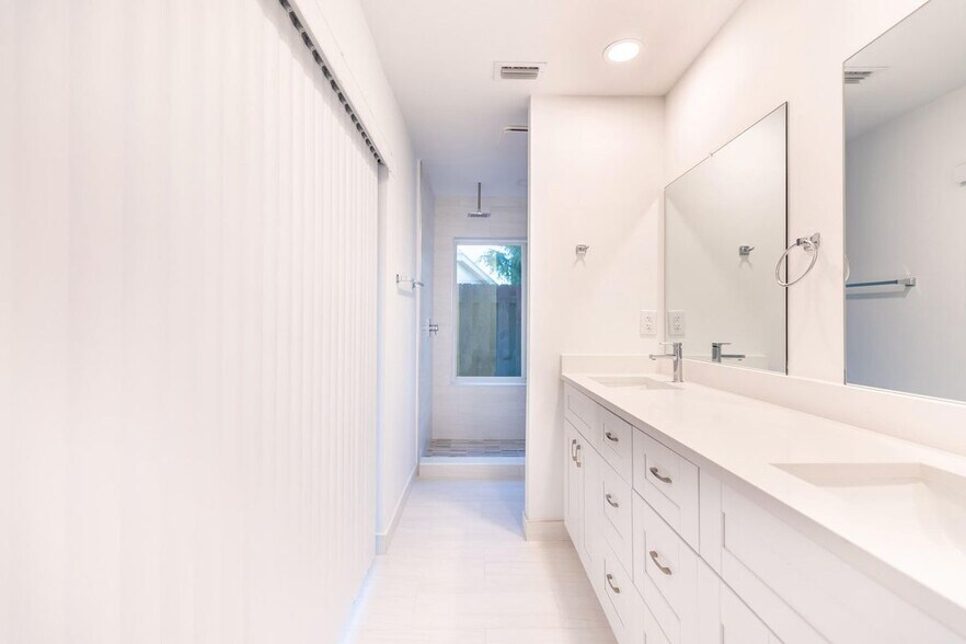Building Photo - 7860 Stanway Pl