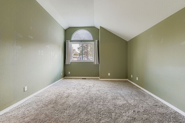 Building Photo - 3BR/3BA Beaverton Home — Central A/C, Vaulted Ceilings, Fenced Yard & 2-Car Garage | No HOA