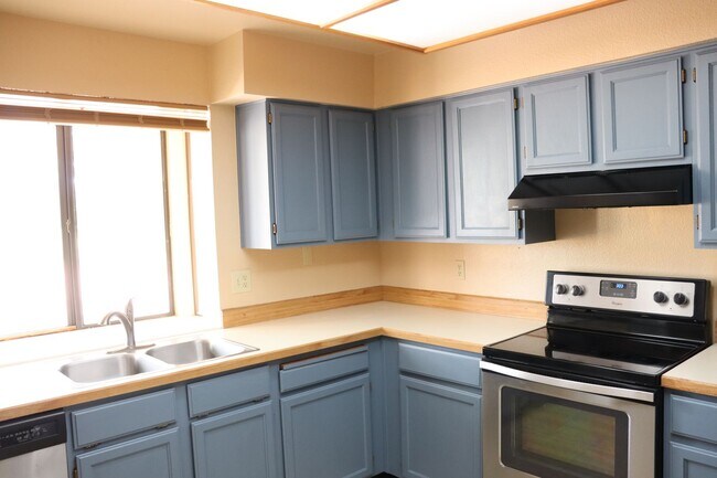 Building Photo - Great Townhouse