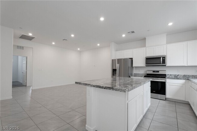 Building Photo - 902 Bronzite St