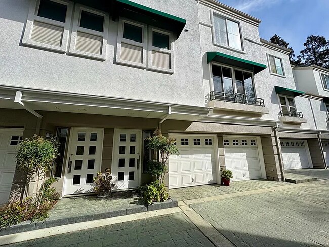 Building Photo - UNIT 102