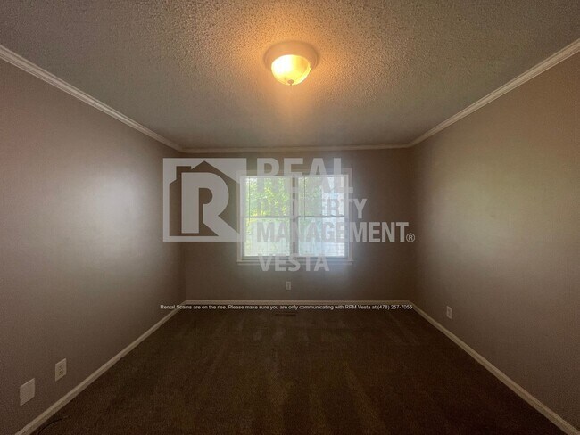 Building Photo - 160 N Springs Ct