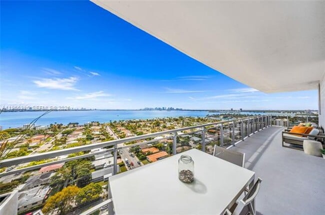 Building Photo - 7901 Hispanola Ave