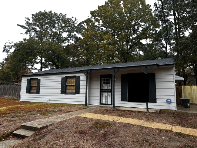 Building Photo - 3535 Farwood Dr