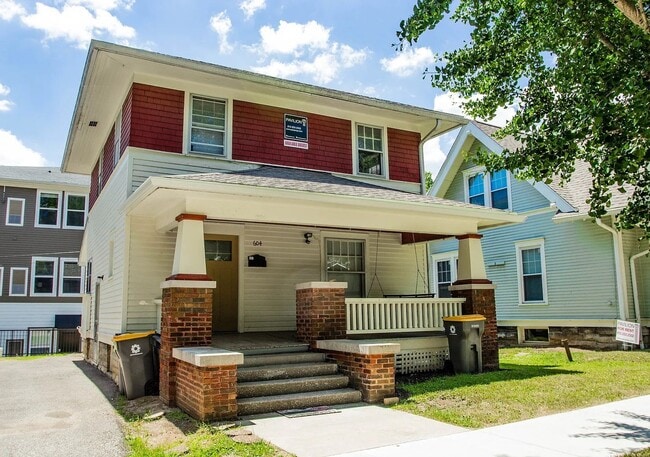 Building Photo - 5 Bedroom - Close to campus!