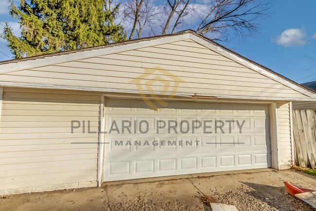 Building Photo - Charming 3-Bedroom Bungalow Near Garfield ...
