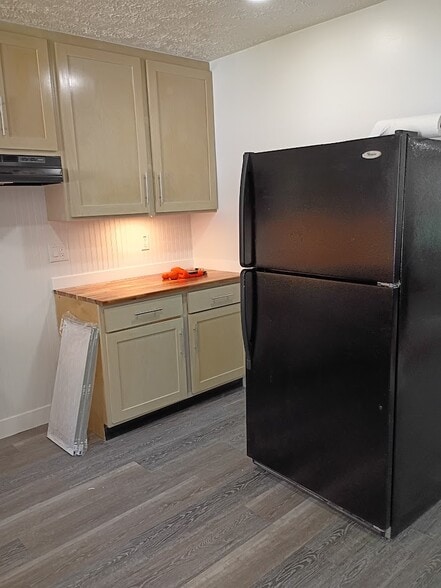 Building Photo - 384 Highland Dr