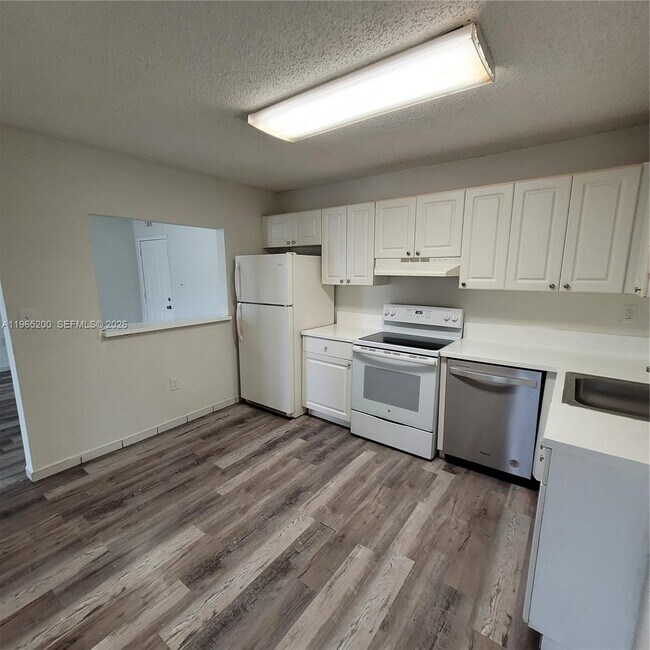 Building Photo - 5100 SW 41st St