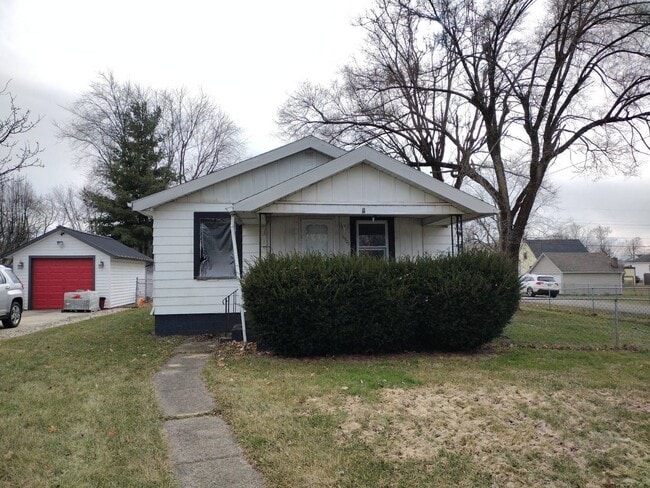 Building Photo - Front Porch and Back Deck