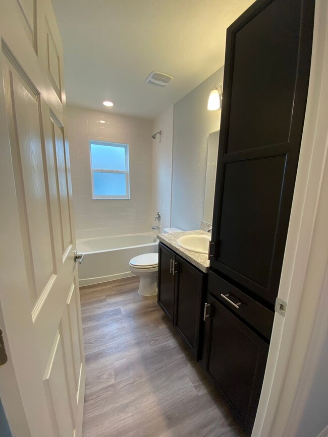 Building Photo - 4-Bedroom, 2-Bathroom in Winter Haven