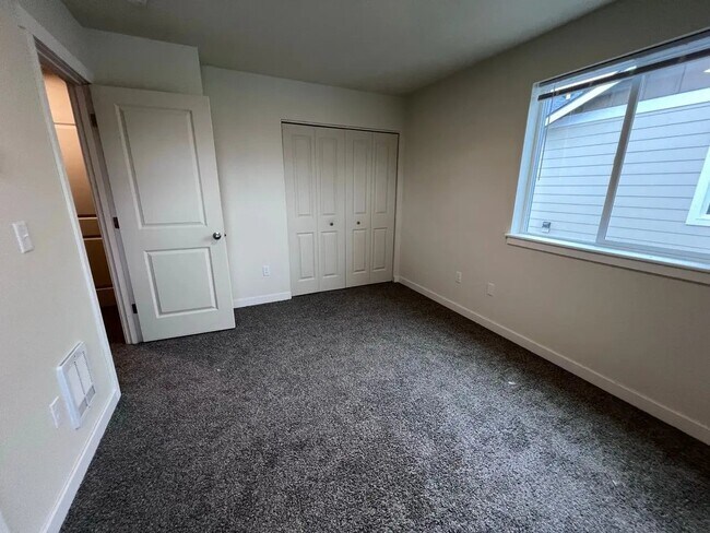 Building Photo - 677 Cook Rd