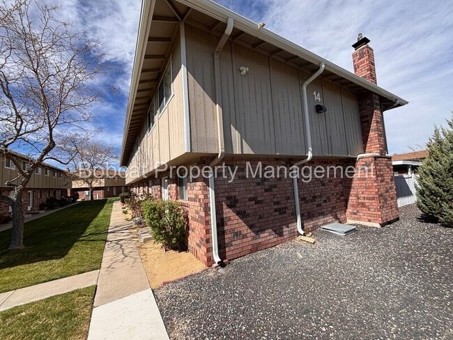 Building Photo - 1316 Green Dr