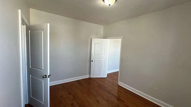 Building Photo - 162 Bergen Ave