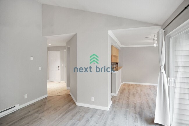 Building Photo - Discover Your New Home at Juanita Beach Esplanade!