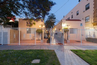 Building Photo - 1234 N Berendo St