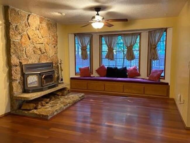 Building Photo - 823 SW Castilian Dr