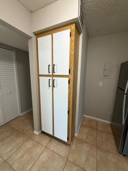 Building Photo - 202 Foxtail Dr