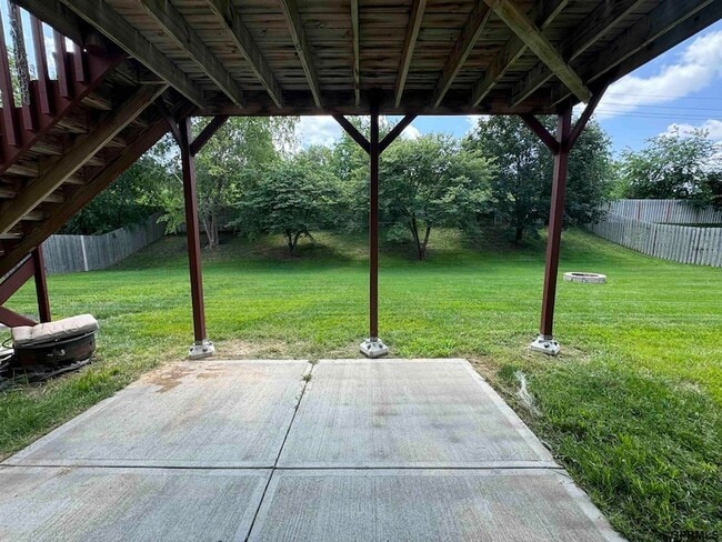 Building Photo - 2109 Oriole Dr