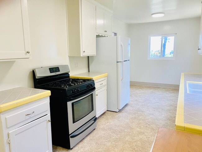 Building Photo - AVAILABLE NOW! BEAUTIFUL 3BD/1.5BA POINT LOMA HOME w/ GARAGE & LAUNDRY! SMALL PETS WELCOME!