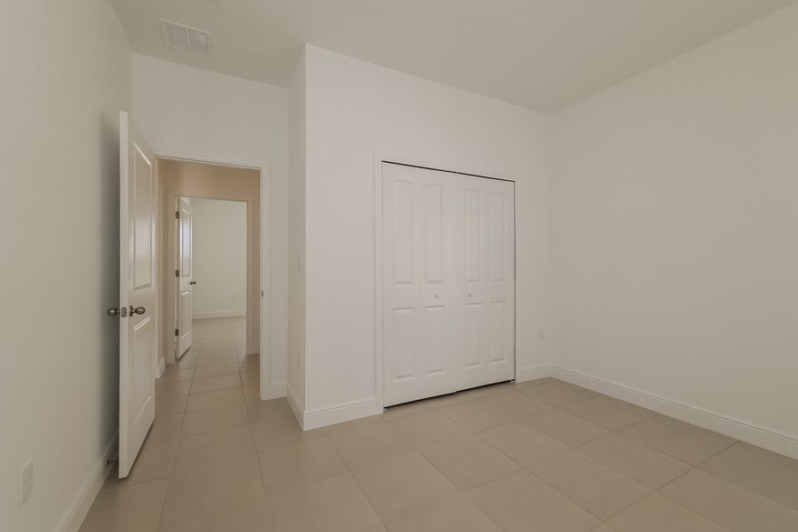 Building Photo - 249 Elm Ct