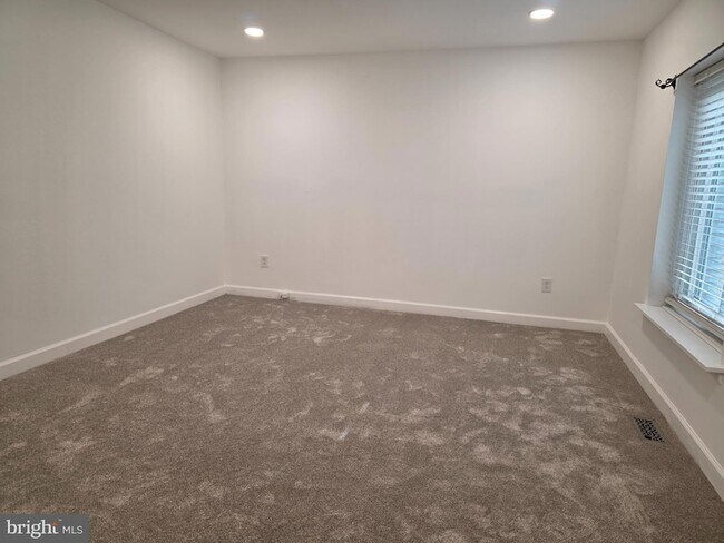Building Photo - 251 Fir Tree Ct