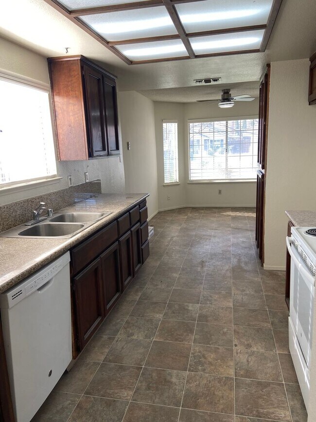 Building Photo - Semi Remodeled One Story 3 Bdrm, 2 Bath!