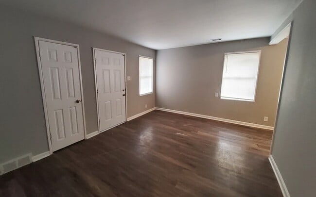 Building Photo - 4873 Verne Rd