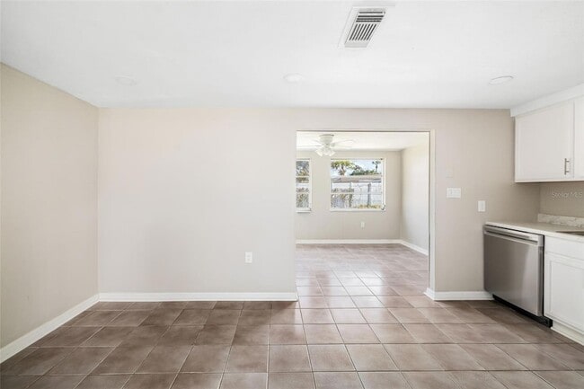 Building Photo - 6051 Carlton Ave