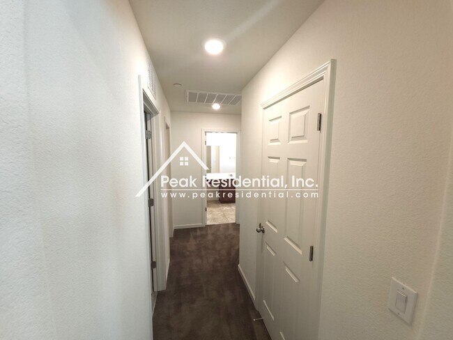 Building Photo - Newer North Natomas 4bd/3ba Home!