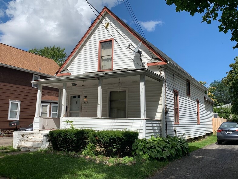 Building Photo - 238 Miller St