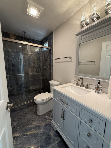 Building Photo - 328 Flaming Oak Dr