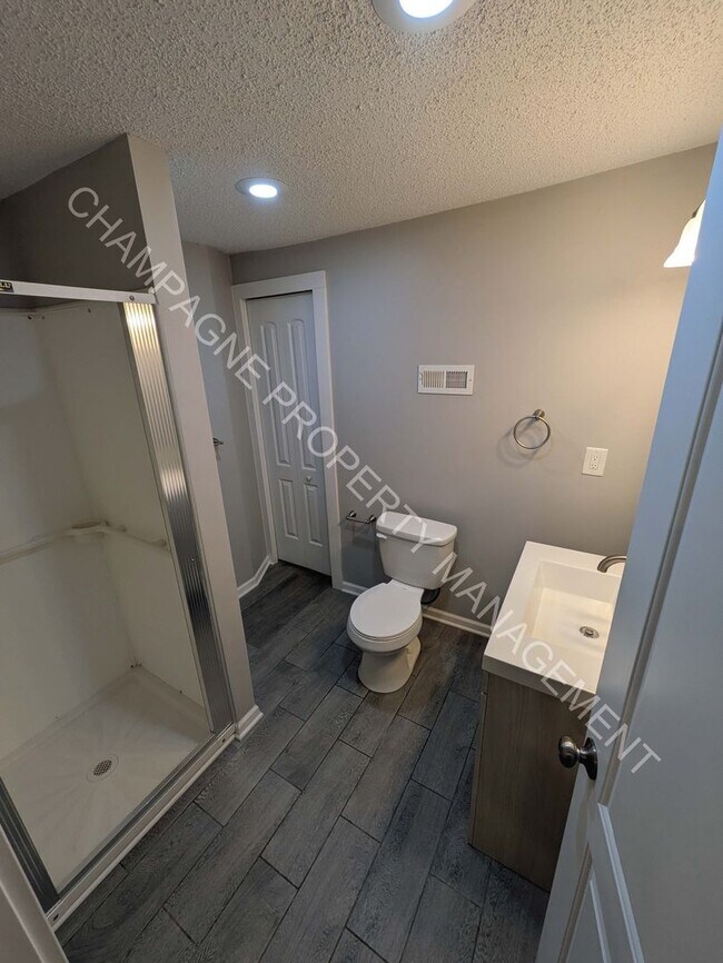 Building Photo - 3 Bedroom Home, conveniently located near UMKC!