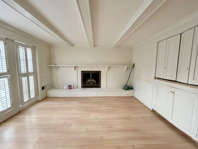 Building Photo - 10939 Wickshire Way