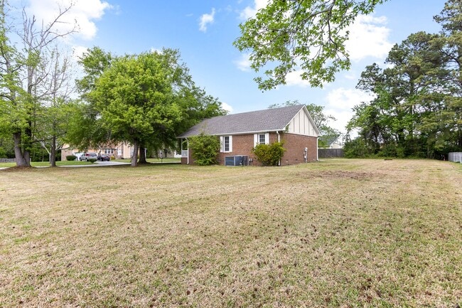 Building Photo - Cottage Charm Near Piney Green