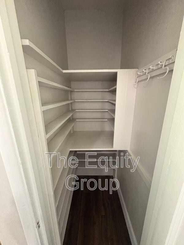 Building Photo - 1610 W College Ave