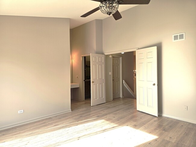 Building Photo - 475 Bridle Trail