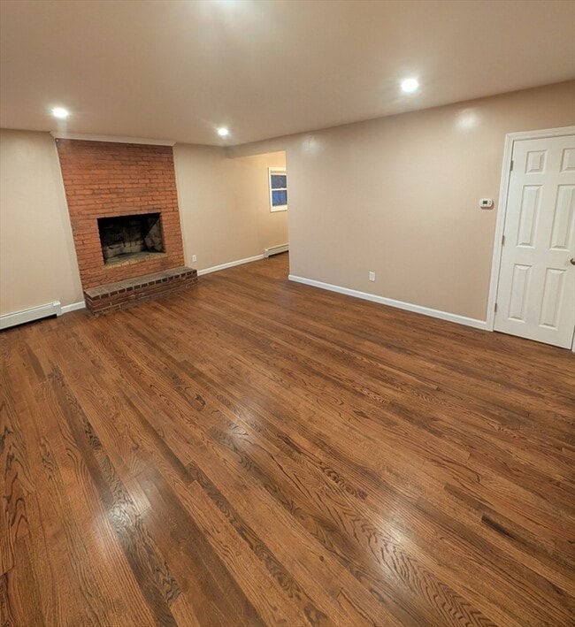 Building Photo - 17 Mayflower Cir